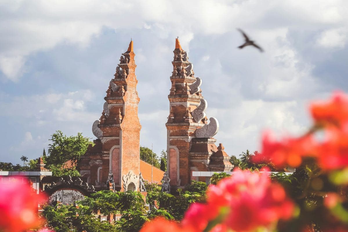Bali ibodatxonasining an’anaviy bo‘lingan darvozasi