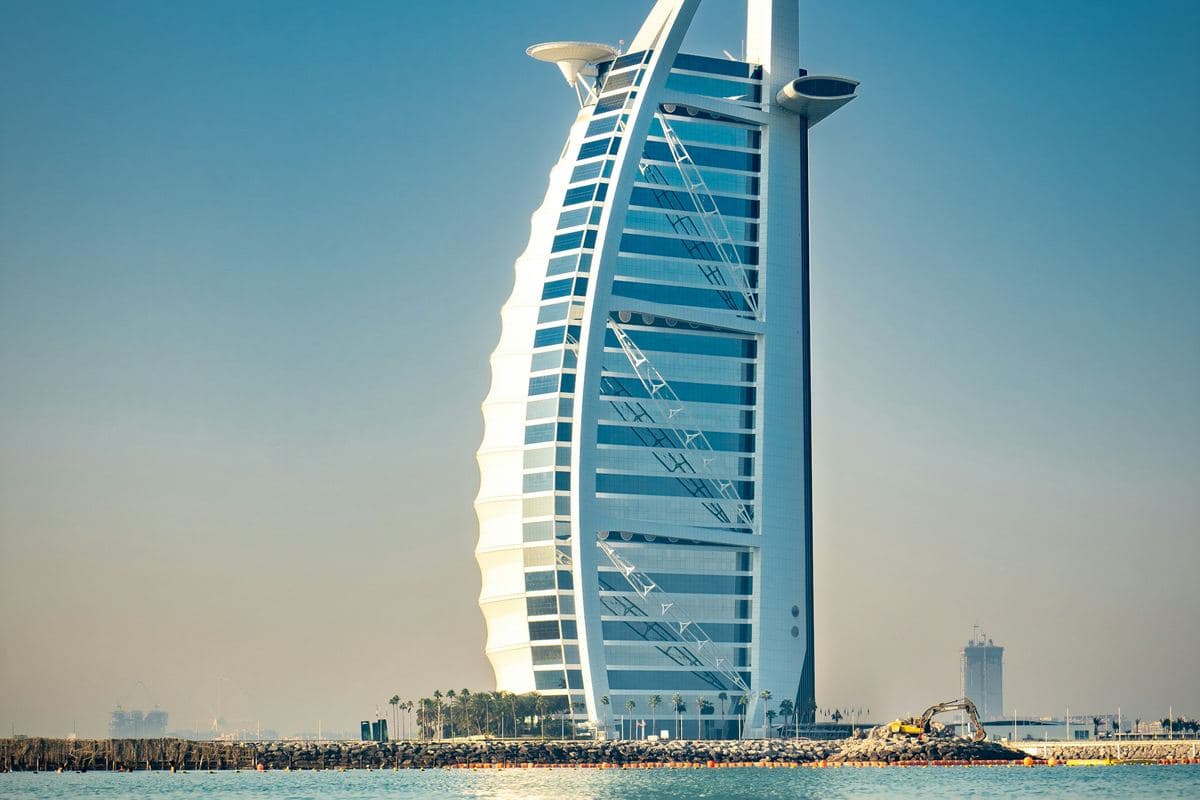 Jumeyra sohilidan ko‘ringan Burj al-Arab mehmonxonasi